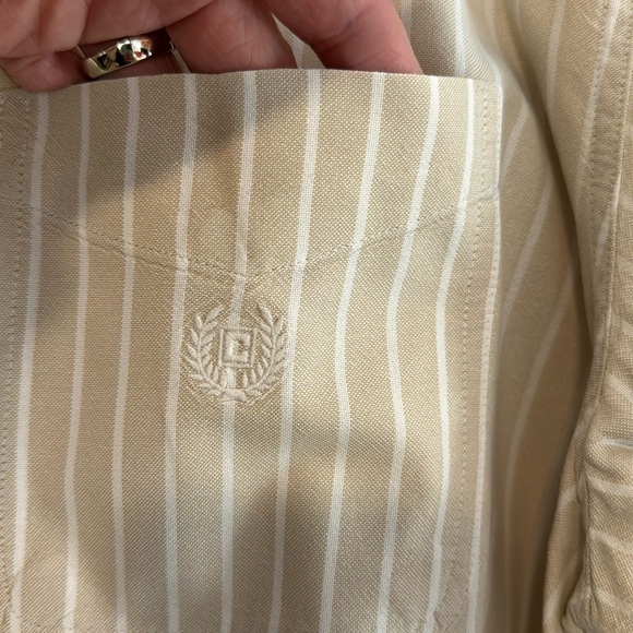 Men’s beige/white striped button down shirt in XXL. Front pocket with logo. - Picture 2 of 7